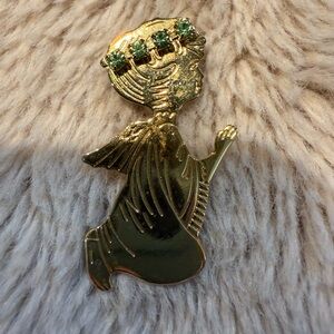 Vintage Gold Tone Costume Green Rhinestone‎ Angel Praying Pin 1.5”